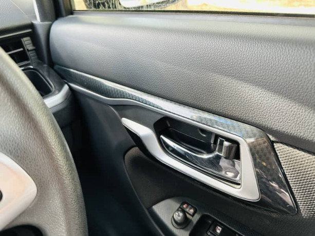 daihatsu-move-custom-saiii-big-11