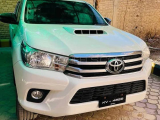 toyota-hilux-revo-g-automatic-30-2017