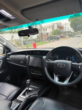toyota-fortuner-g-2022-big-2