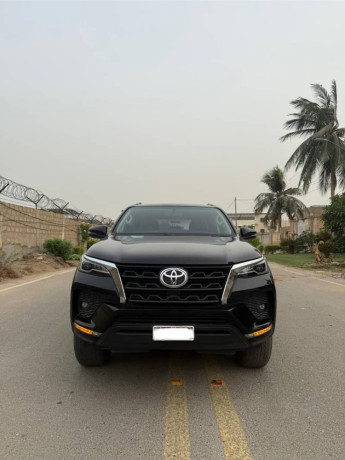 toyota-fortuner-g-2022-big-0
