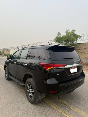 toyota-fortuner-g-2022-big-7