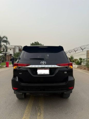 toyota-fortuner-g-2022-big-10