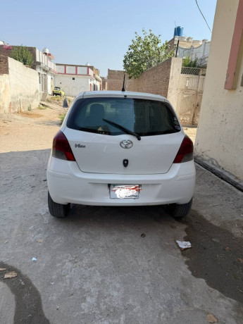 vitz-2010-model-islambad-auction-full-shower-for-fresh-look-big-6