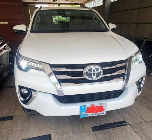 fortuner-september-2019-no-paint-denting-work-big-0