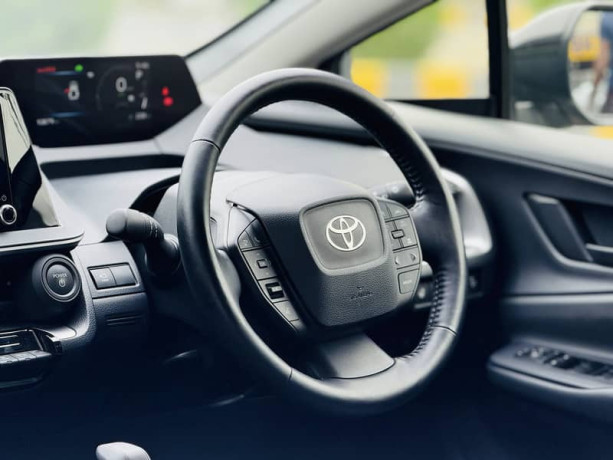 toyota-prius-2023-big-8
