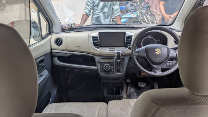 suzuki-wagon-r-2014-big-13