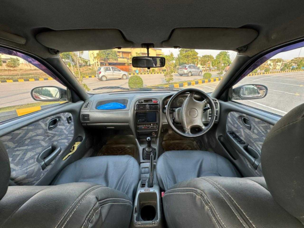 suzuki-baleno-2004-big-6