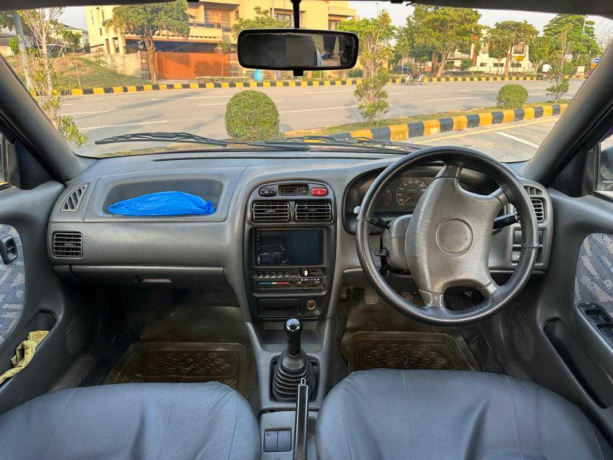 suzuki-baleno-2004-big-5