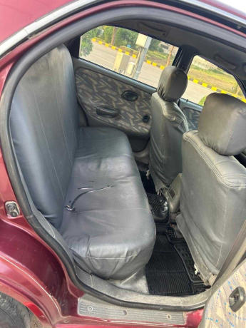 suzuki-baleno-2004-big-4