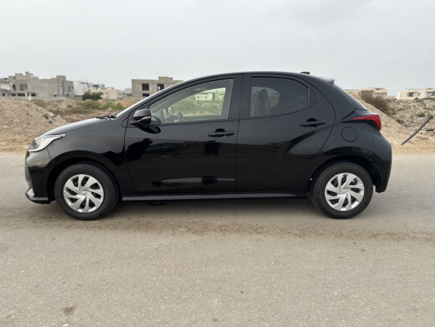 toyota-yaris-hatchback-g-10-big-3
