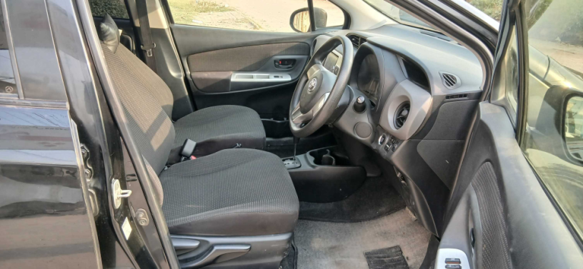 toyota-vitz-f-m-package-10-big-6