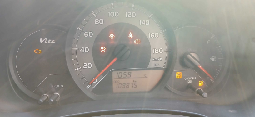 toyota-vitz-f-m-package-10-big-18
