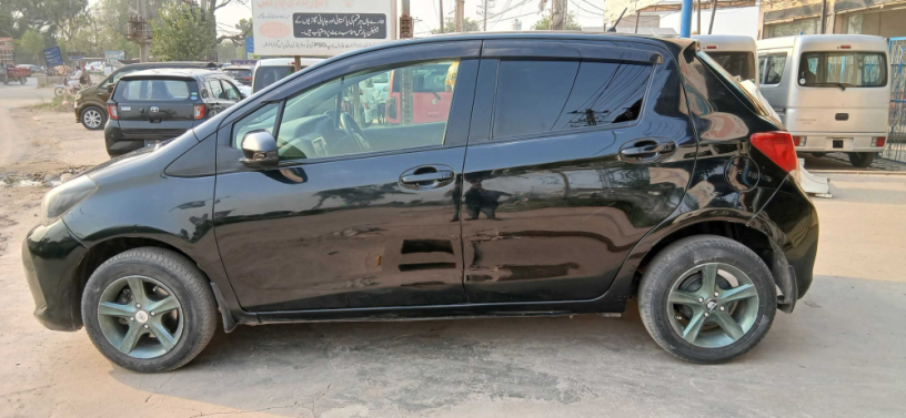 toyota-vitz-f-m-package-10-big-1