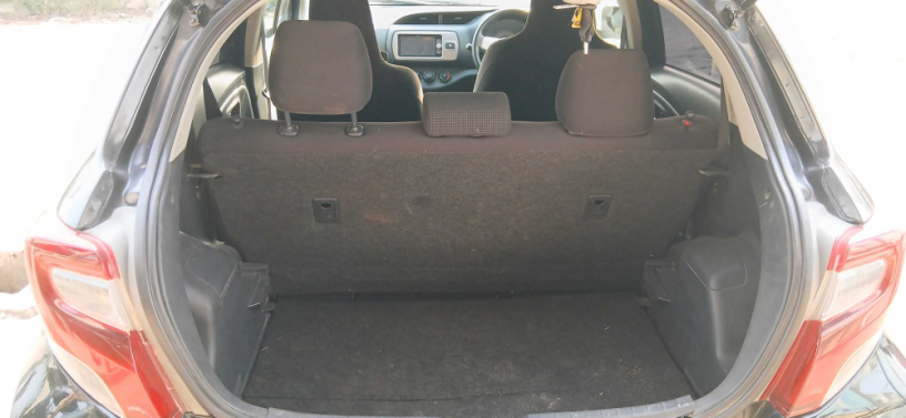 toyota-vitz-f-m-package-10-big-9