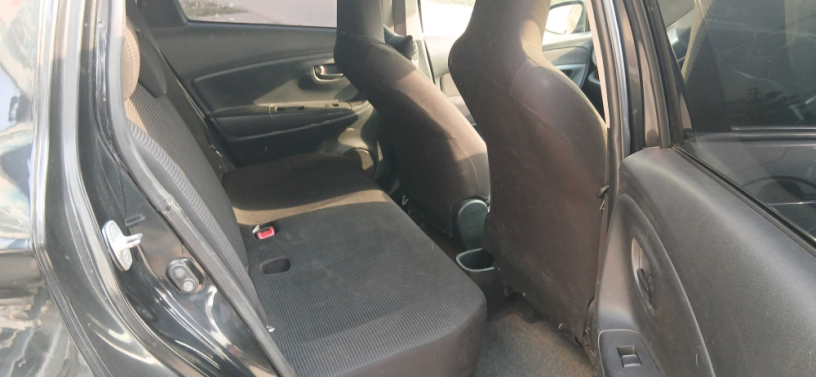 toyota-vitz-f-m-package-10-big-7