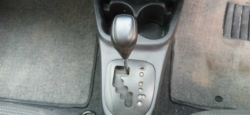 toyota-vitz-f-m-package-10-big-15