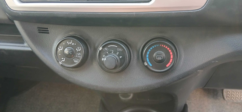 toyota-vitz-f-m-package-10-big-14