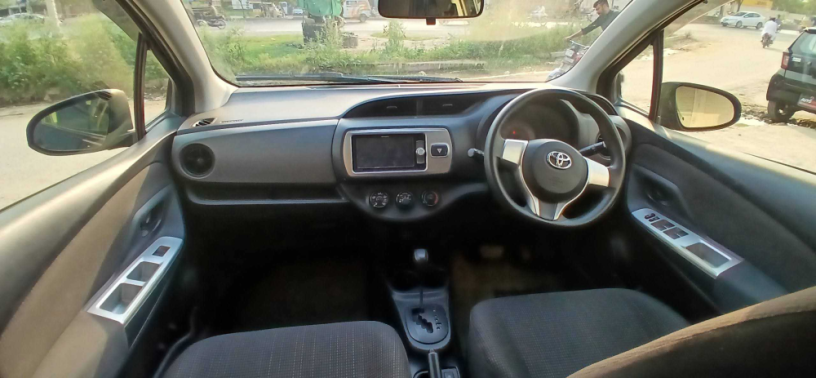 toyota-vitz-f-m-package-10-big-10