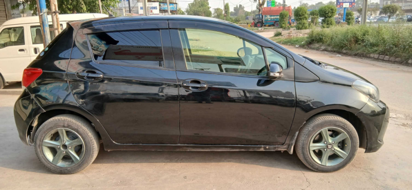 toyota-vitz-f-m-package-10-big-2