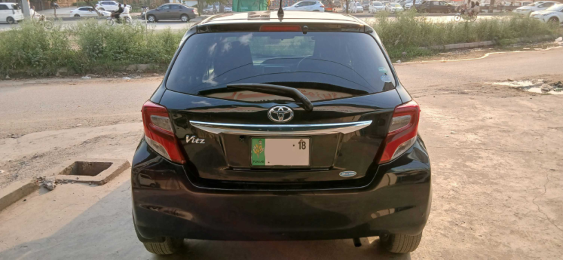 toyota-vitz-f-m-package-10-big-3