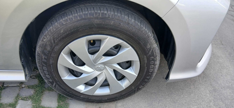 toyota-yaris-hatchback-x-big-4