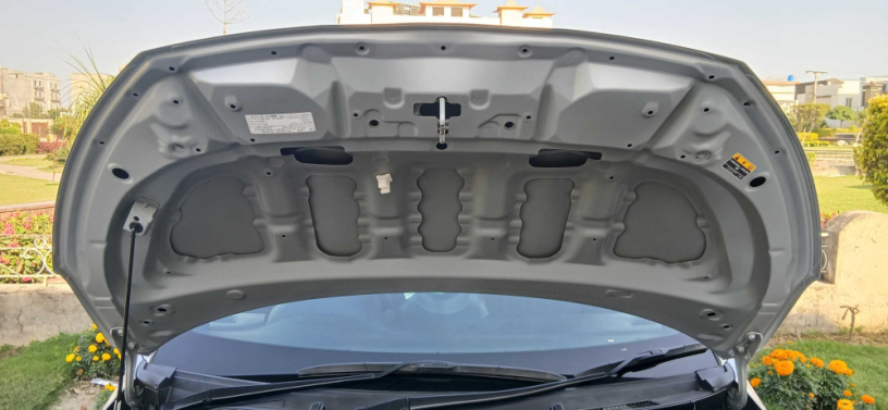 toyota-yaris-hatchback-x-big-5