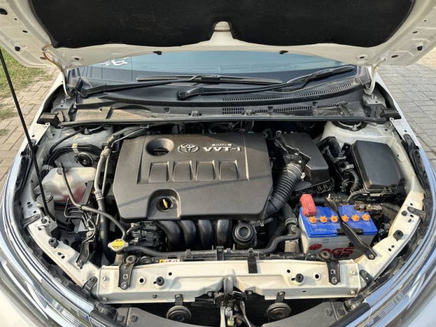 toyota-corolla-altis-grande-cvt-i-18-big-11