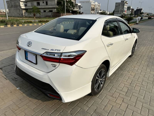 toyota-corolla-altis-grande-cvt-i-18-big-7