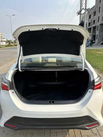 toyota-corolla-altis-grande-cvt-i-18-big-10