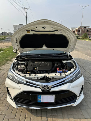 toyota-corolla-altis-grande-cvt-i-18-big-9