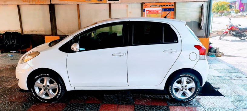 toyota-vitz-2011-big-2