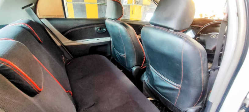 toyota-vitz-2011-big-7