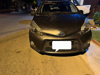 toyota-yaris-hybrid-vitz-2014