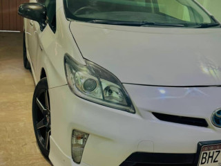 toyota-prius-s-led
