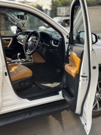 toyota-fortuner-v-big-4