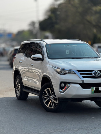 toyota-fortuner-v-big-3