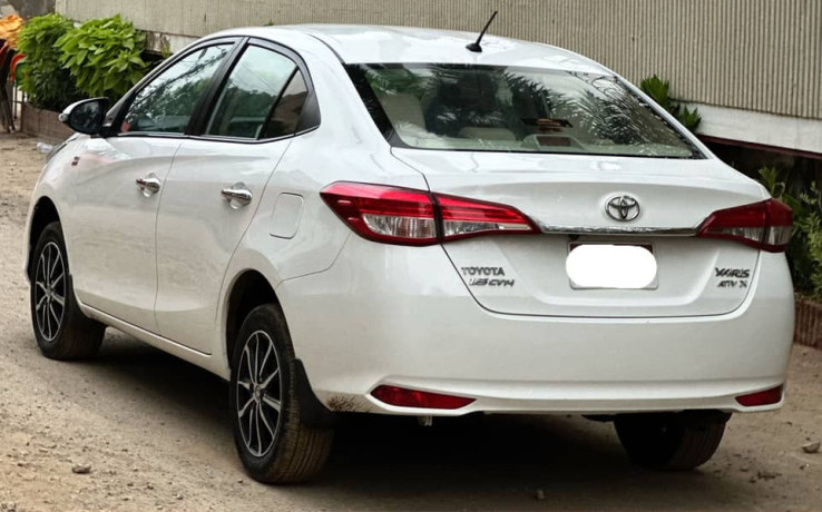 toyota-yaris-ativ-15-2022-big-1