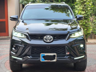 toyota-fortuner-v-2018-gr-uplifted