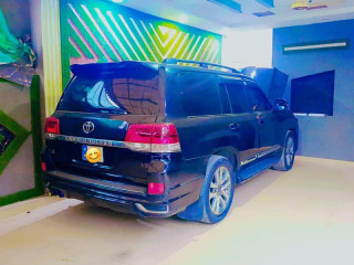 land-cruiser-42d-uk-model-better-than-revo-prado-fortunar-haval