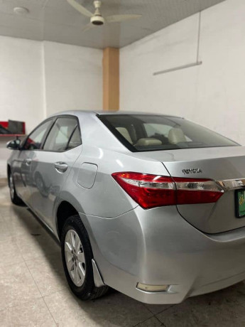 toyota-corolla-altis-2016-big-9