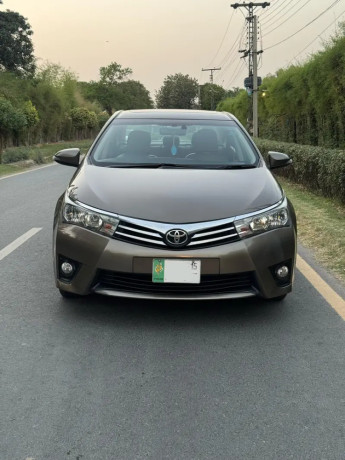 toyota-corolla-altis-grande-2015-big-0