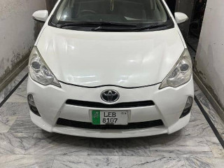 toyota-aqua-2012