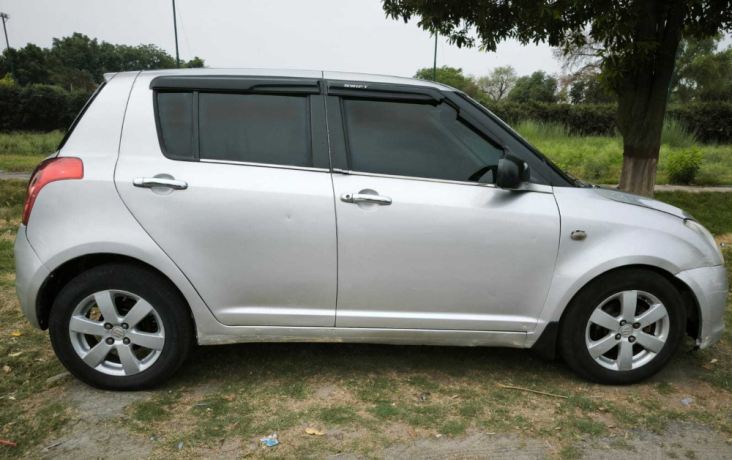 suzuki-swift-dlx-13-big-7