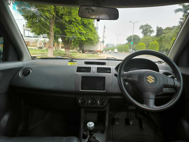 suzuki-swift-dlx-13-big-19