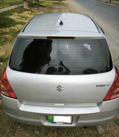 suzuki-swift-dlx-13-big-8