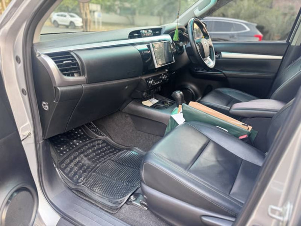 hilux-revo-v-2021-new-shape-for-sale-big-7