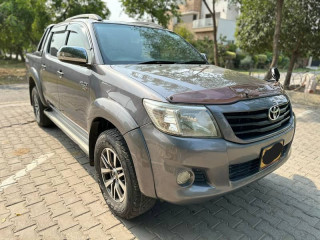 toyota-hilux-champ