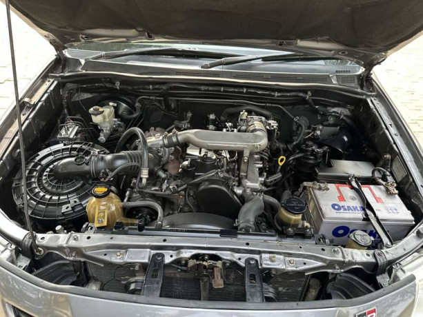 toyota-hilux-champ-big-15