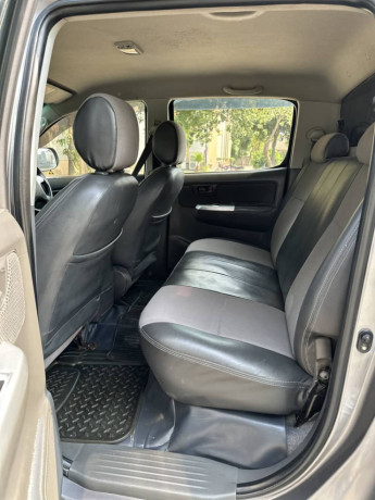 toyota-hilux-champ-big-12