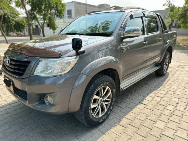 toyota-hilux-champ-big-8